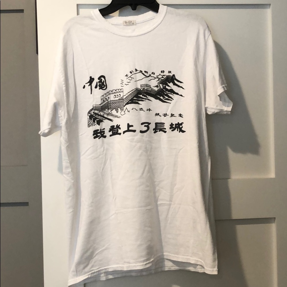 Oversized Great Wall of China graphic tee